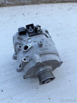 Alternátor Audi A7 (C8) - 4