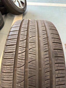 Pirelli 275/40 R22 - 4