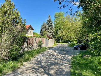 Romantika na Devíne: pozemok pri vode s chatkou - 4