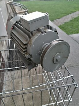Elektromotor MEZ Mohelnice 3kW, 1420ot /min 400V - 4