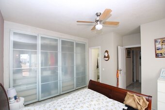 Nádherný 2-izbový apartmán v Las Colinas de Calahonda - 4