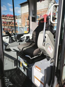 Takeuchi TB225 - 4