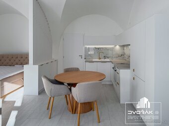 EXKLUZÍVNE Veľký 1-izbový byt v priamom centre na prenájo - 4