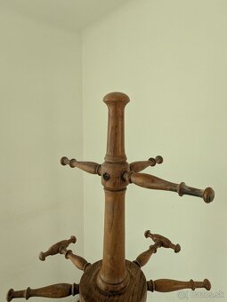 Stojanový vešiak - 4