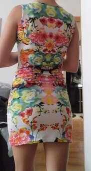 Letné kvietkované šaty - S - 4