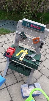 zachovale plastove hracky + stolicku - 4