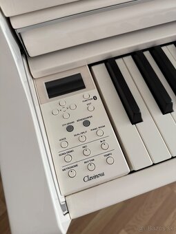 Predám digitálny klavír YAMAHA CLP-665GPWH - 4