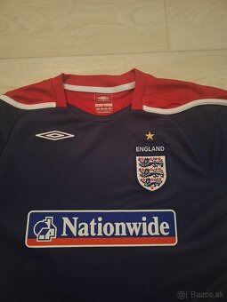Tmavomodré tričko značky Umbro - 4