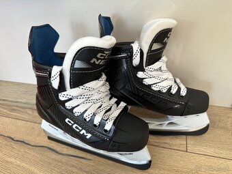 Predám detskú komplet hokejovú výstroj - pre dieťa 7-8 r. - 4