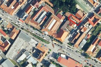 NA PREDAJ Polyfunkčný objekt v centre Hlohovca - 4