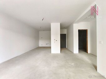 Na predaj priestranný 2 izbový byt s veľkou terasou a vlastn - 4