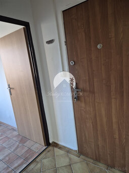 Reality KOMPLEX s.r.o., Vám ponúka na PREDAJ 1 izbový byt na - 4