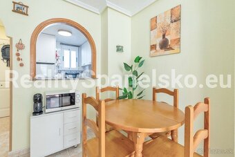 Prodej útulného apartmánu 3kk s výhledem na bazén-Torrevieja - 4