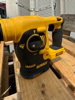 AKU kladivo Dewalt - 4