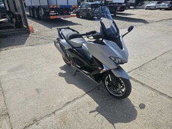 YAMAHA T-MAX 530 DX AKRAPOVIC 2019 - 4