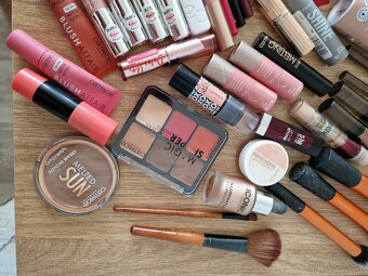 Veľký balík kozmetiky a štetcov - 4