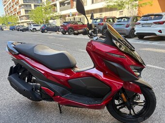 Predám skúter SYM JET X 125i - nový 8/25 ,záruka +3x prilba - 4