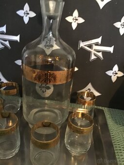 ZNAčENé SOšKA S CHYBAMI,KARAFA ,PREKRáSNE POHáRE NA VíNO - 4