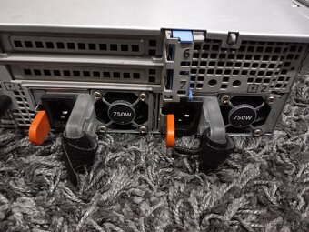 2 x Dell poweredge R720 2U server - 4