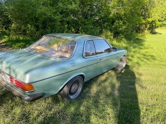 Mercedes 123 coupe - 4