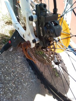Predám Professionalný Bicykel Genesis (Hlinikový rám)kola 26 - 4