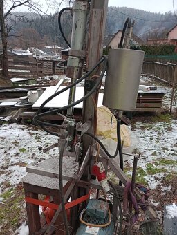 Hydraulická štiepačka na drevo - 4