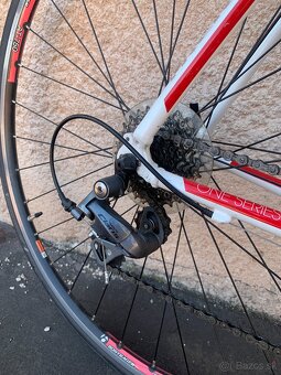 Cestný bicykel Trek 1.1. 2014 - 4