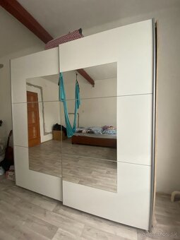 Skriňa s posuvnými dverami - 4