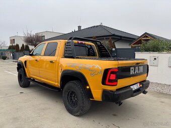 DODGE RAM 5,7 HEMI - 4