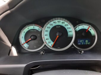 Predám toyota corolla verso - 4
