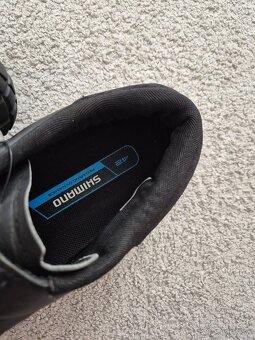 Tretry cyklistické pánske MTB Shimano 42 top stav - 4