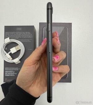  Apple iPhone 8 Space Gray 64 GB - 100 % batéria - 4