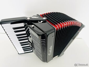 Predám NOVÝ akordeón FANTASIA DE LUXE 60 basový- čiernej far - 4