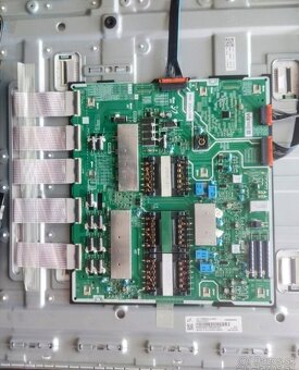 Samsung Q65Q9FNAT diely - 4