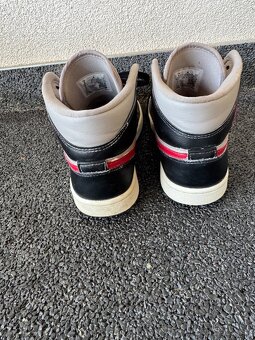 NIKE Jordan 1 mid college grey gym - 4