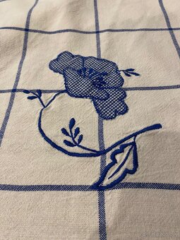 Vyšivaný obrus 170 cm X 150 cm - 4