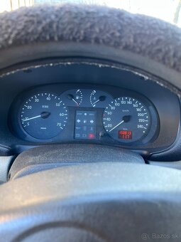 Renault Clio Thalia 1.4 benzín - 4