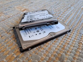 Predám SATA 2,5 palcové hard disky do notebooku - 4