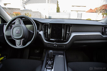 Volvo XC 60 B4 AWD Momentum Pro - 4