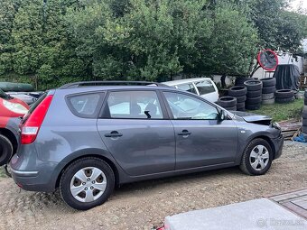 2x Hyundai i30 1.4 benzin druhý na diely - 4