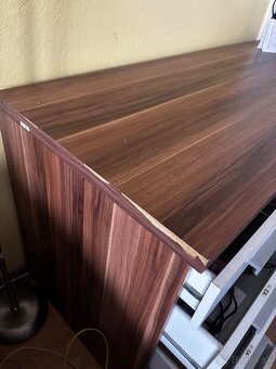 Darujem za odvoz písací stôl - 4