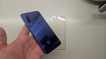 Xiaomi Mi9 SE - výborný mobil do ruky - 4