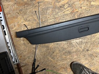 Predám roletku do kufra do VW Touran 2003-2010 - 4