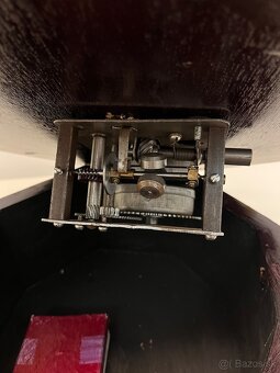 Gramofón na kľuku Victrola - 4