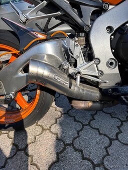 Honda cbr 1000rr fireblade - 4