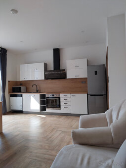Prenajmem 3i apartmán s terasou a parkovacím miestom - 4