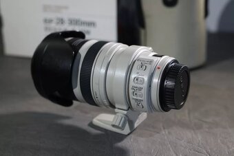 Canon EF 28-300mm f/3.5-5.6L IS USM - 4