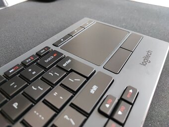 Logitech K830 - bezdrôtová klávesnica s touchpadom - 4