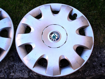 Predám 3ks starších originál 15" puklíc Škoda Octavia II - 4