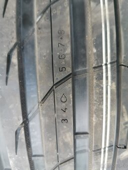 Predám Nokian SUV 235 50 r19 - 4